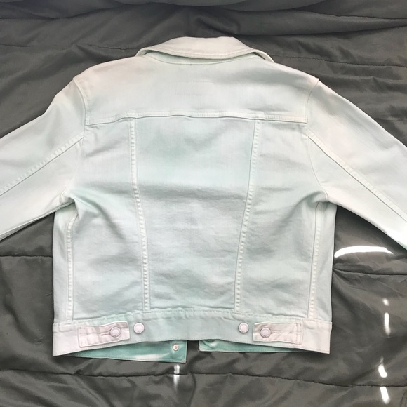 ⛔️SOLD⛔️NWOT- Powder Blue Levi’s Denim Jacket - Picture 2 of 4